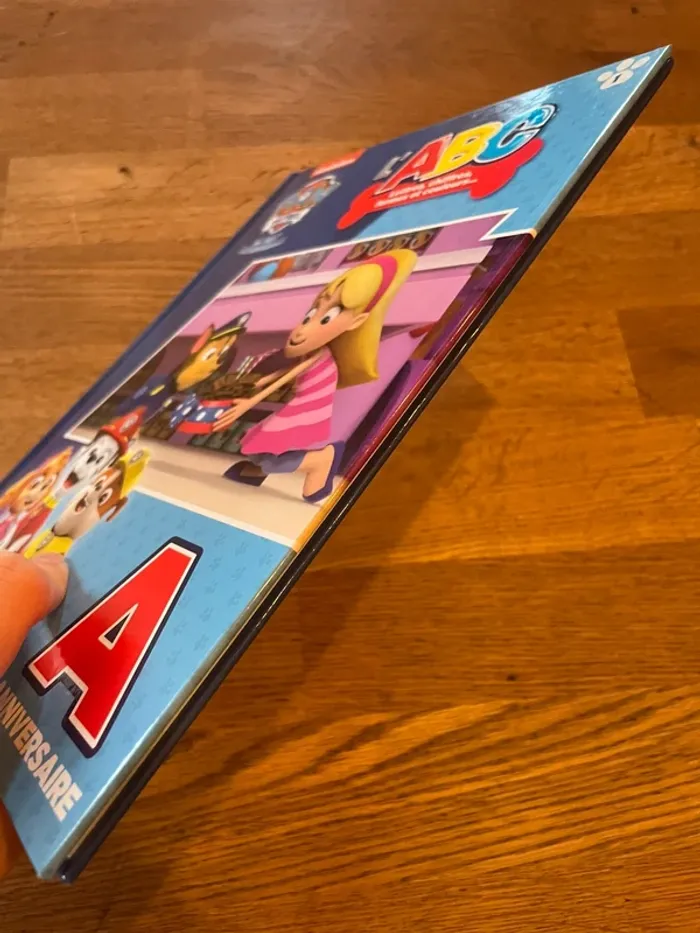 Livre La Pat Patrouille Paw Patrol L’ABC lettres chiffres formes et couleurs La lettre A - photo numéro 4