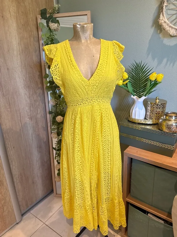 Magnifique robe en dentelle, doublée, femme 36, 38