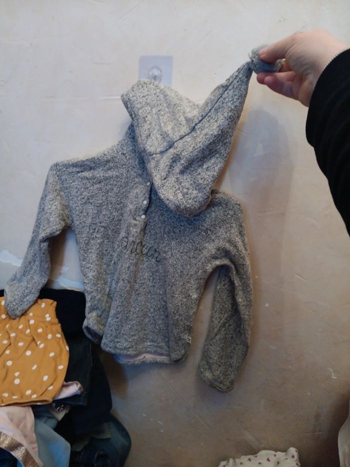 Sweat 36 mois kiabi avec capuche et pompon - photo numéro 2