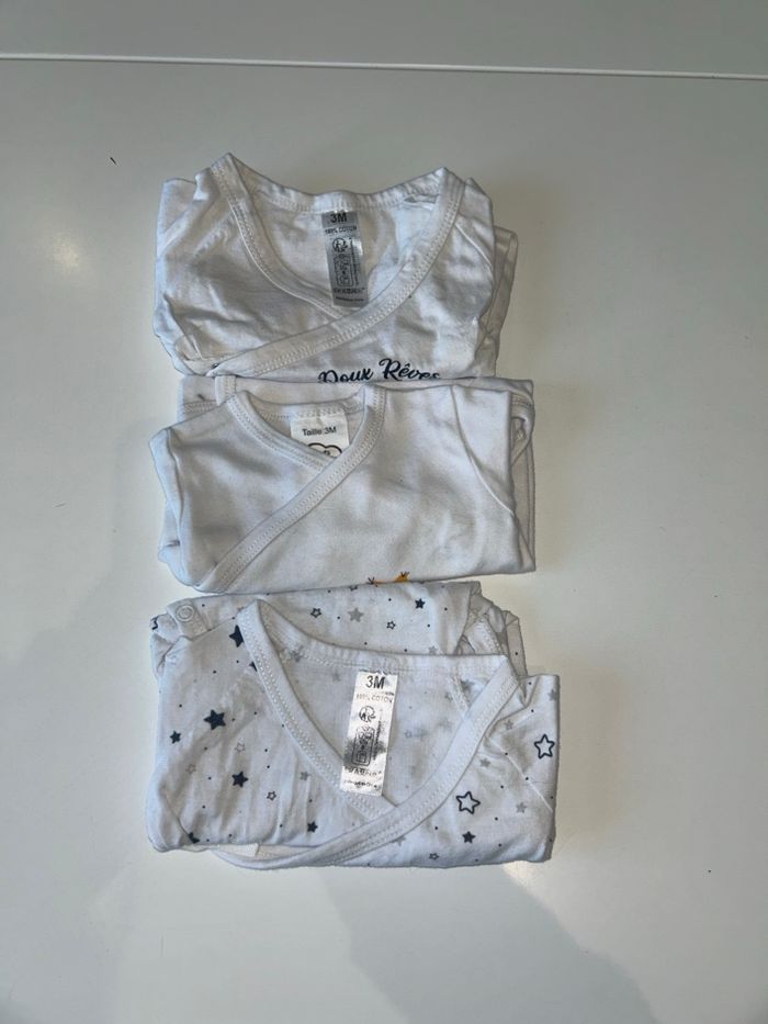 Lot de bodies taille 3 mois