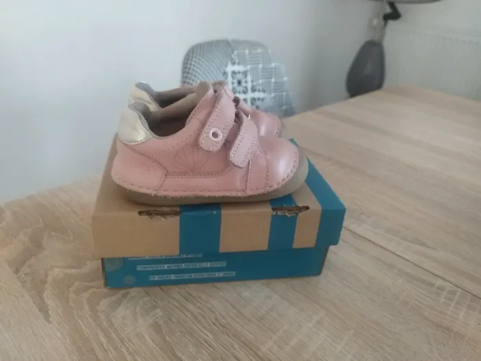 Chaussures bébé rose a scratch - photo numéro 2