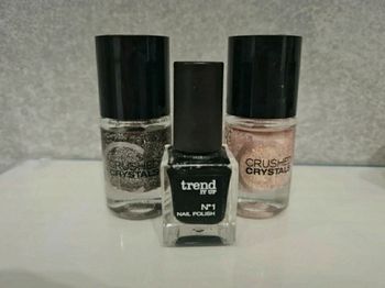 Lot de 3 vernis comprenant 1 vernis 2 vernis à paillettes Catrice et noir Trend it up