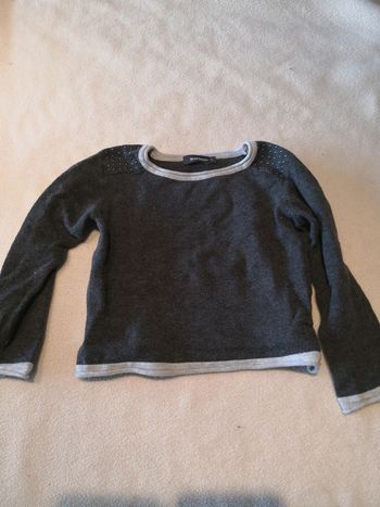 Pull gris à clous