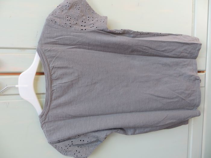 Top tshirt manches courtes kaki broderie anglaise cache cache xs - photo numéro 3