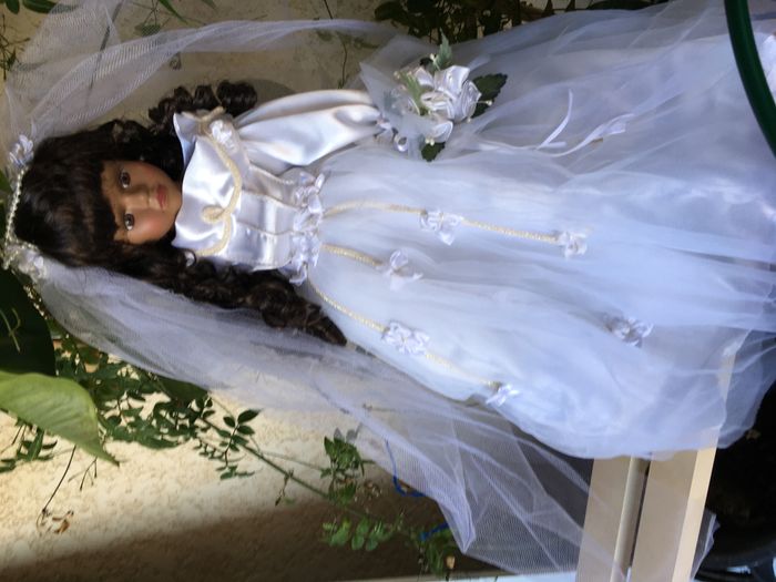 Poupée porcelaine véritable mariée