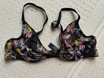 Soutien gorge noir fleuri Primark 90C neuf