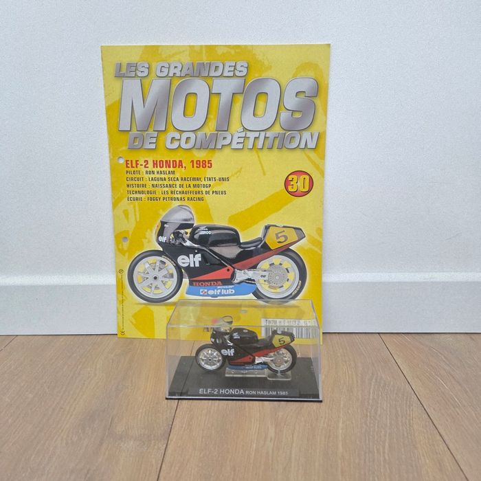 Moto 1:24 avec socle, vitrine et fascicule - photo numéro 3