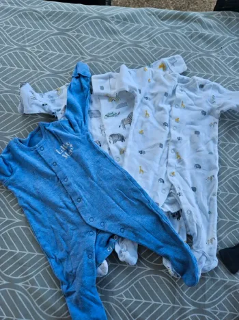 Lot de 3 pyjamas fin taille 3 mois 🌸
