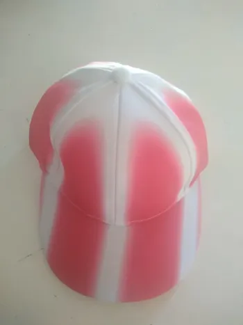 Casquette rose et blanche