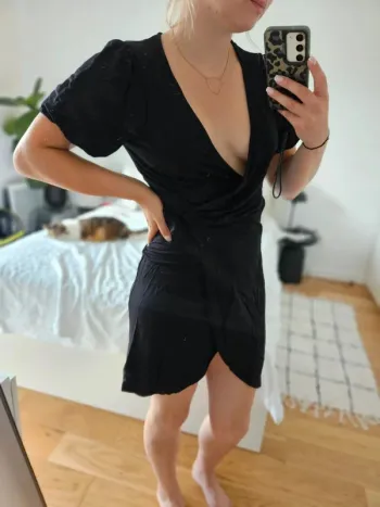 Robe cache cœur noire à manches courte Promod taille 38 / M
