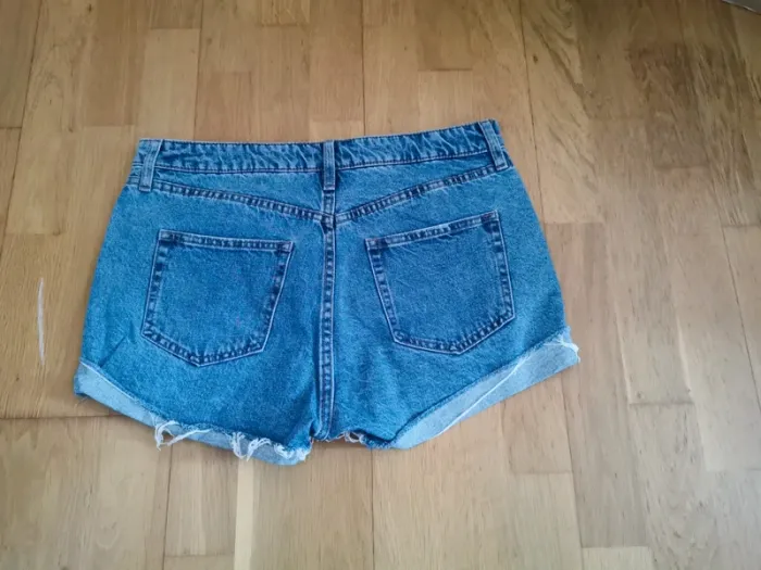 Short en jean H&M taille 38 - photo numéro 3