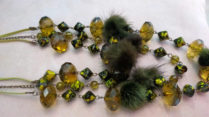 Collier fantaisie original – Vert olive & ambre – Pompons et perles mouchetées - photo numéro 8