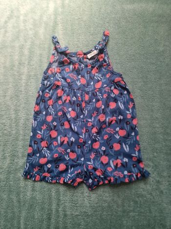 Très jolie combi short 9 mois