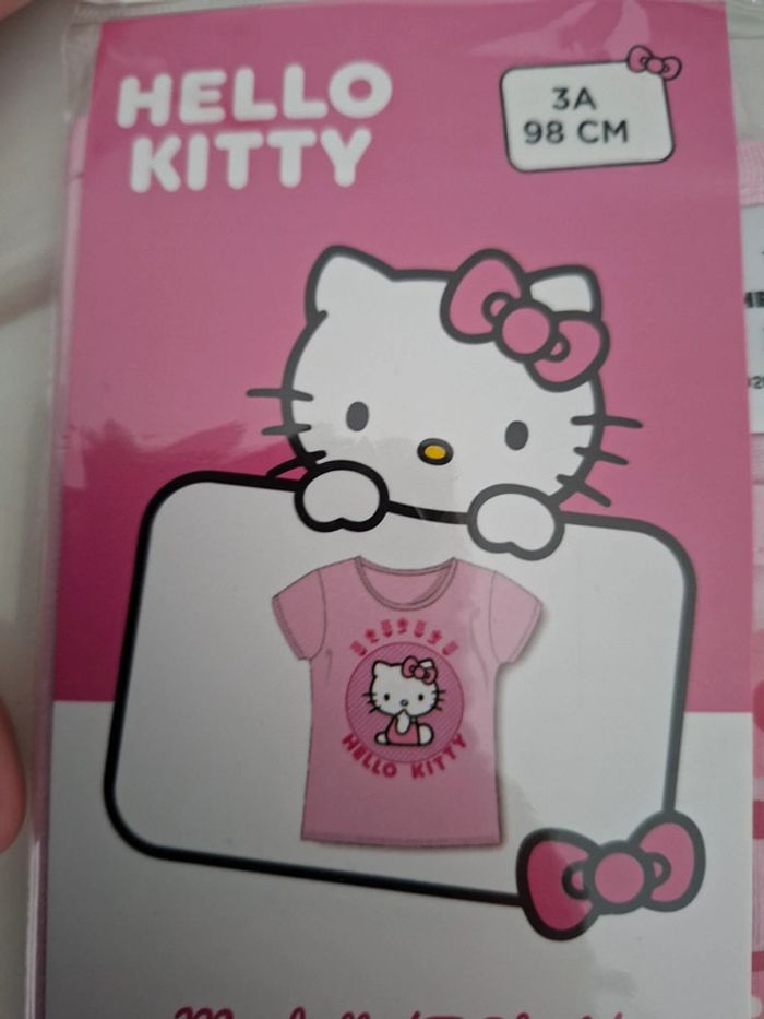 Tee-shirt manches courtes Hello Kitty neuf avec étiquette taille 3 ans - photo numéro 3