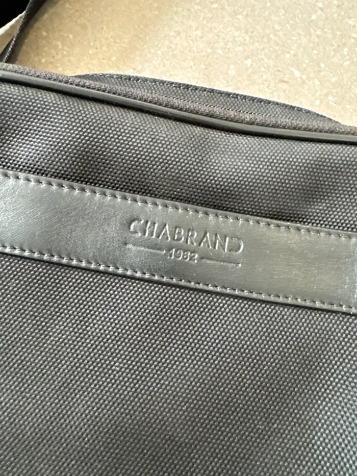 Pochette à bandoulière Chabrand, bon état mais il y a quelques traces, 30*21cm - photo numéro 3