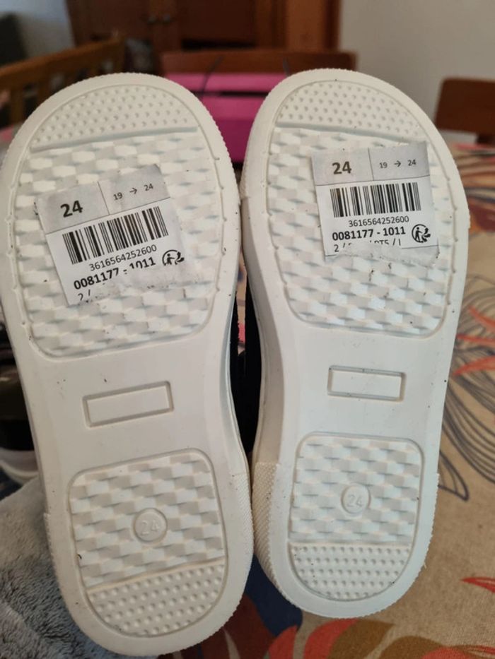 Baskets neuves tout cuir taille 24 - photo numéro 6