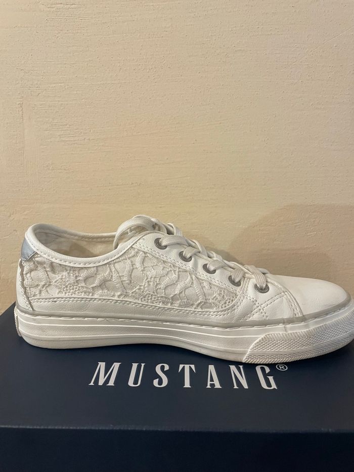 Chaussures blanches en dentelle Mustang T.38 - photo numéro 5