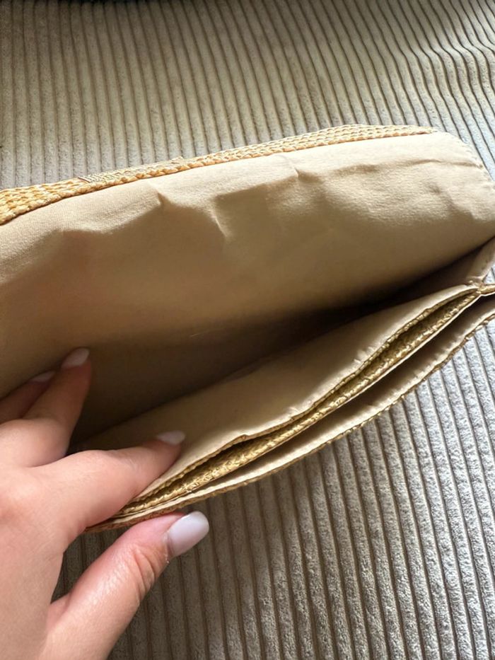Jolie pochette beige tissée avec fermeture dorée - photo numéro 5