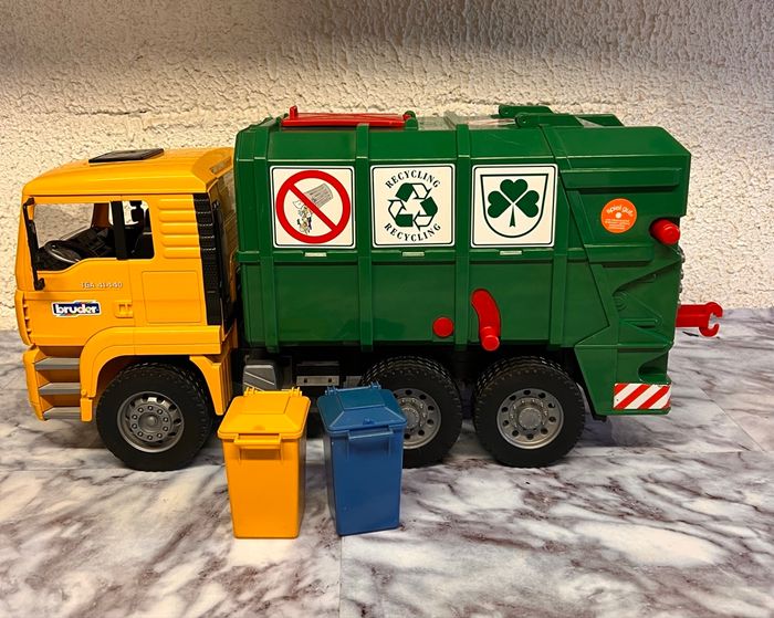 Camion poubelle Bruder