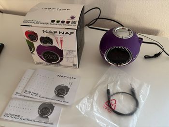 Radio réveil Naf-Naf avec projection comme neuf au complet