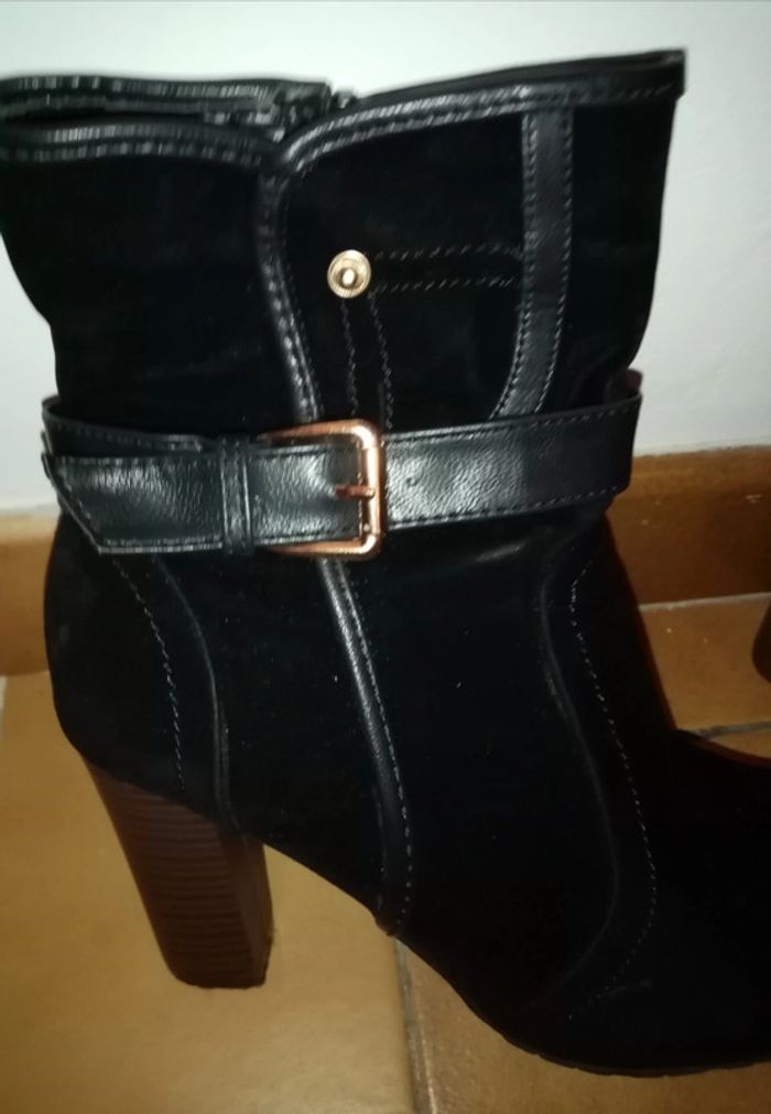 Bottines à talons noire détail doré - photo numéro 2