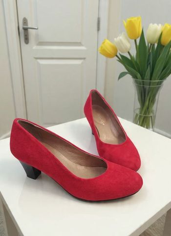 paire de chaussures escarpins à talons rouges en cuir Andréa Conti 38 état neuf