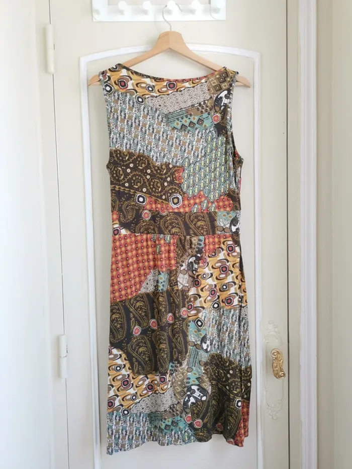 Robe lègere à motifs col en V taille 40 - photo numéro 3