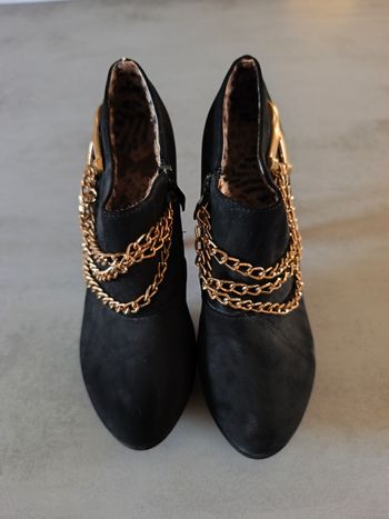 Chaussures en suédine noir avec chaînettes talon haut taille 37