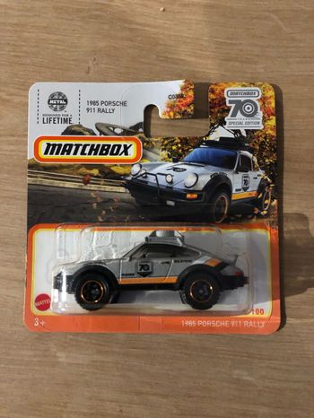 Miniature matchbox Porsche 911 rallye 1985
