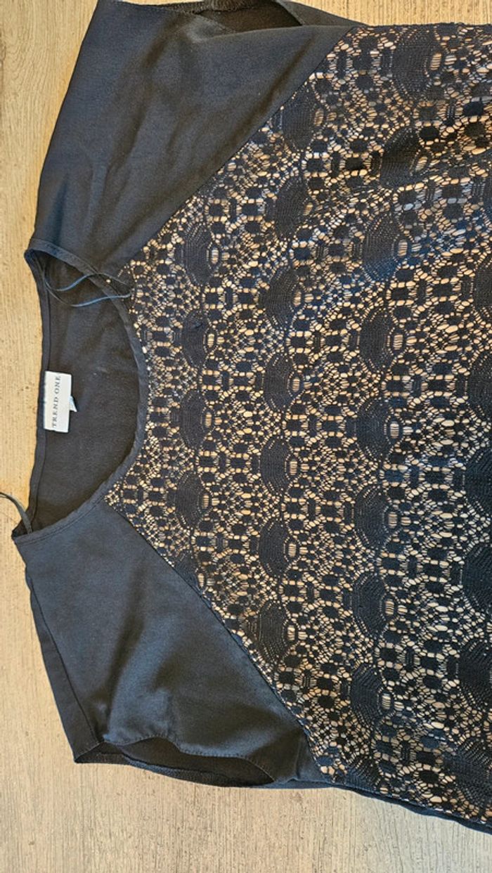 Blouse noire avec dentelle et couche beige, manches courtes, Trend One, 42 - photo numéro 5