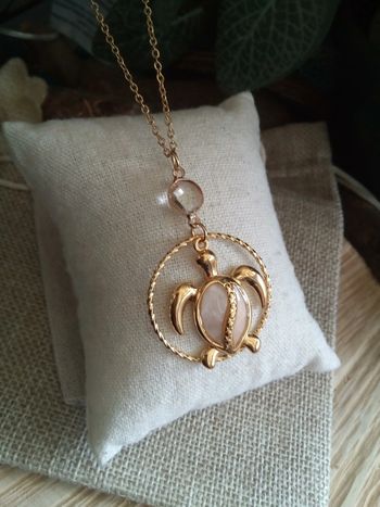 Collier pendentif tortue en n'acre naturelle