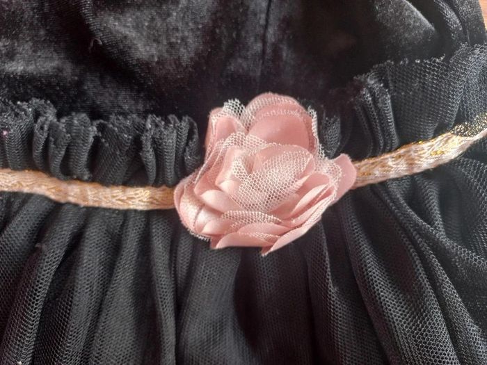 Robe noire de "soirée" en velour et tulle - photo numéro 2