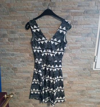 Robe chasuble noire et blanche H&M XS,