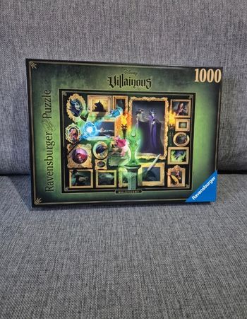 Puzzle 1000 pièces Disney vilainous Maleficent