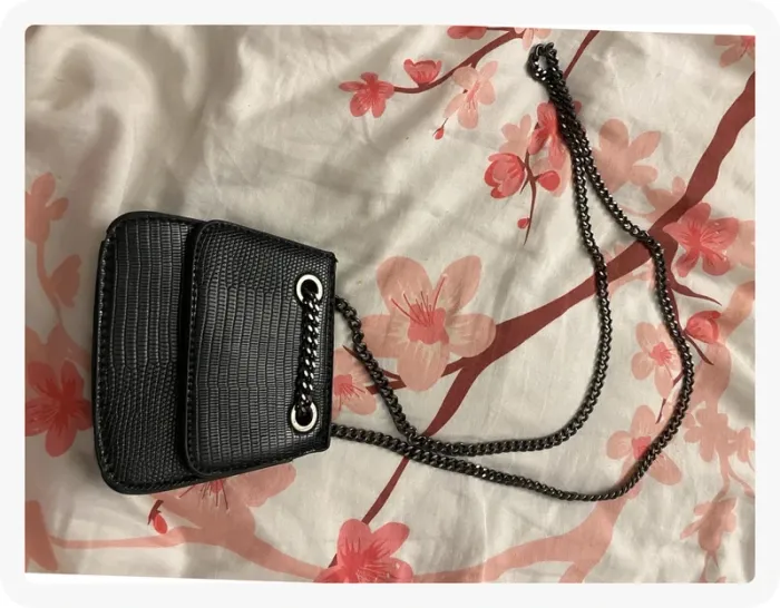 Mini sac noir imitation croco avec chaine - photo numéro 4