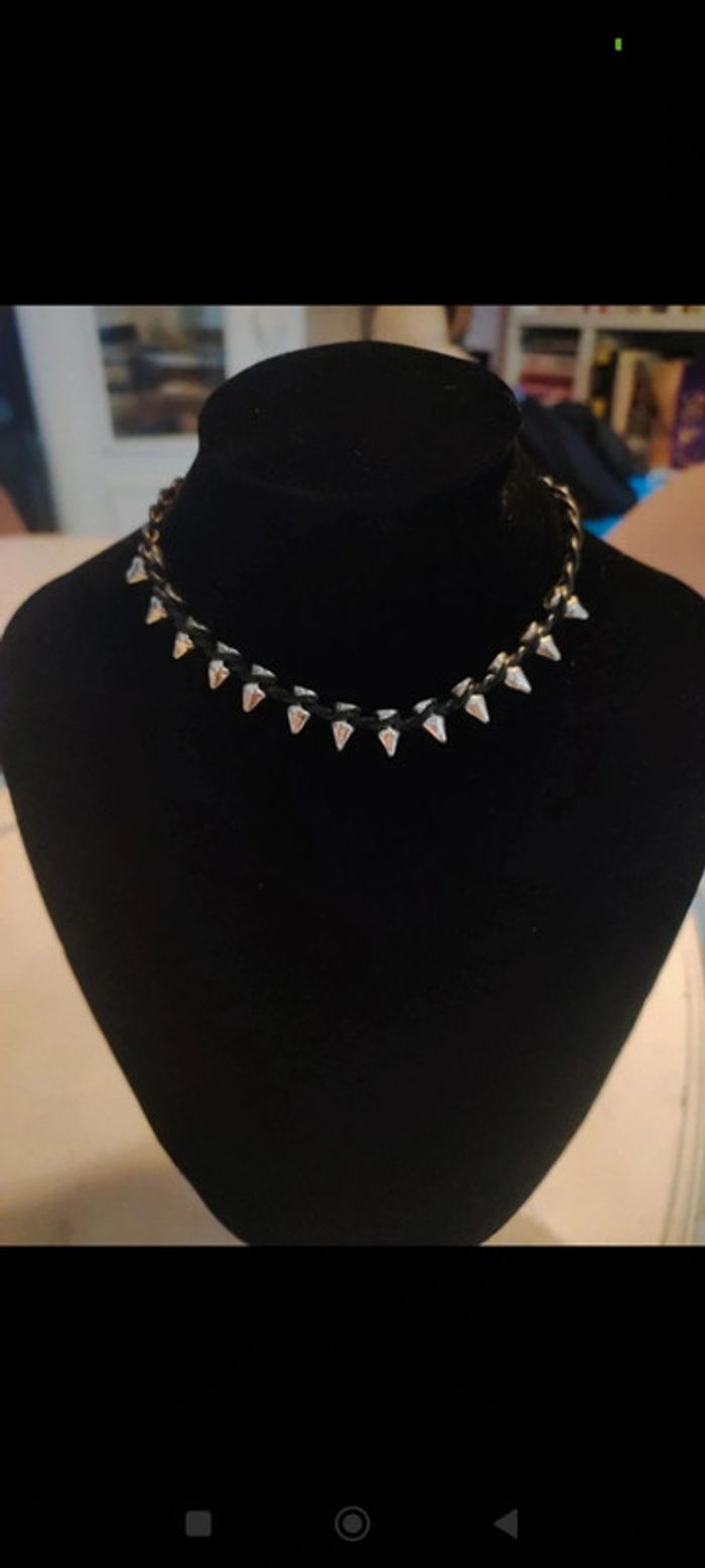 Ras du cou pointes gothique