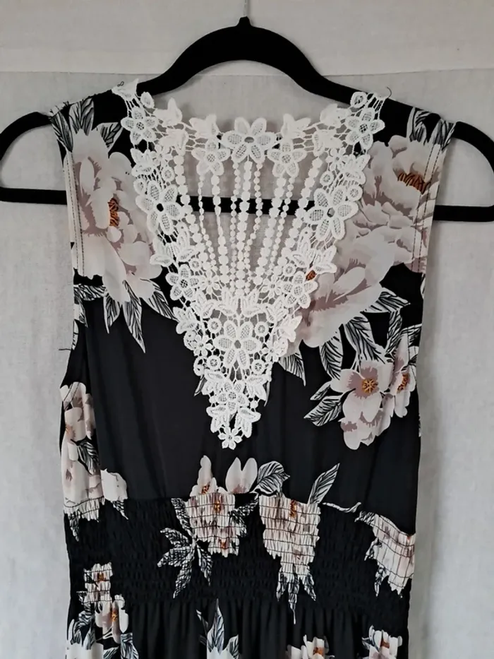 Jolie robe d'été fluide broderie dos - photo numéro 3