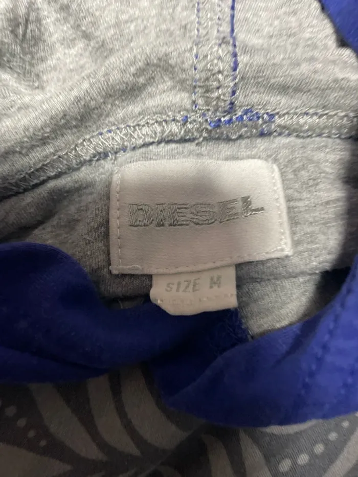 Sweat-shirt capuche diesel 10 ans - photo numéro 2