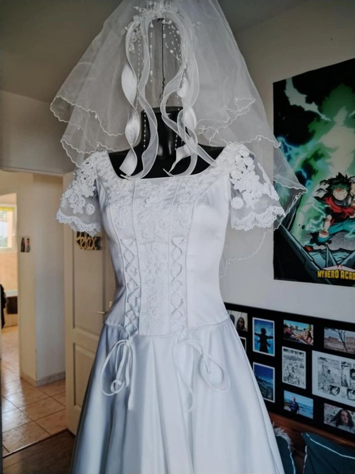 Robe de mariée chic et sophistiquée complicité la fête TBE avec accessoires - photo numéro 3