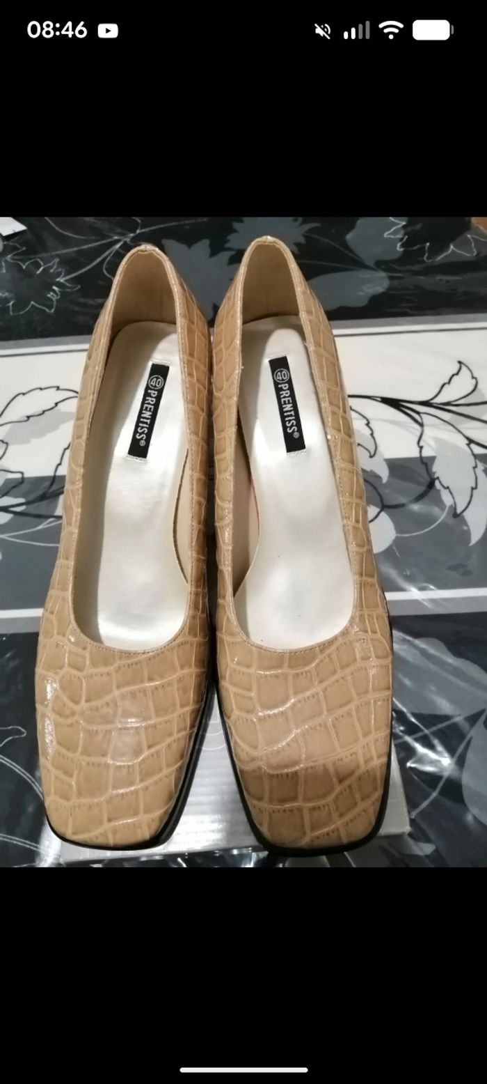 Jolie paire d'escarpins vintage Prentiss beige effet croco. Taille 40 - photo numéro 6