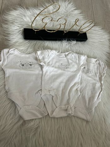 Lot de 3 bodies mixtes 🥰 taille 0-3 mois de chez primark