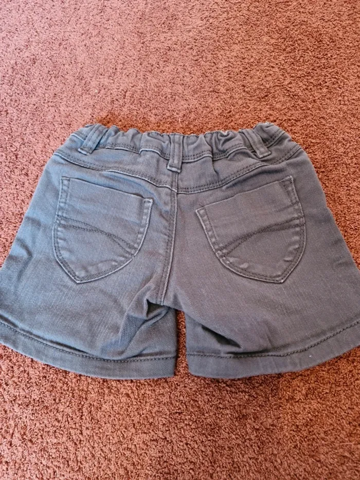 Short 3a - photo numéro 2