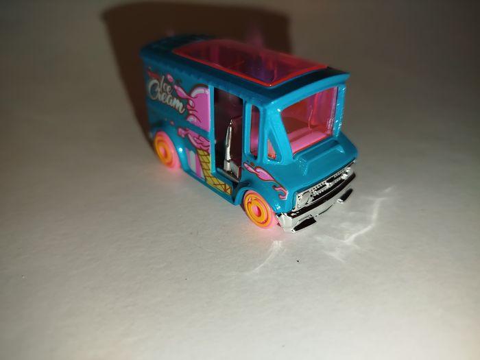 Hot Wheels Bread Box Exclusive MultiPack HW Fun Park 5-Pack 2020