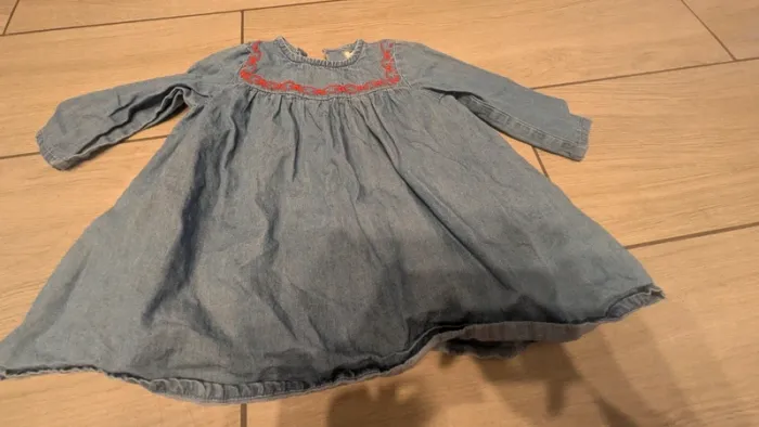 Robe en jean taille 9 mois