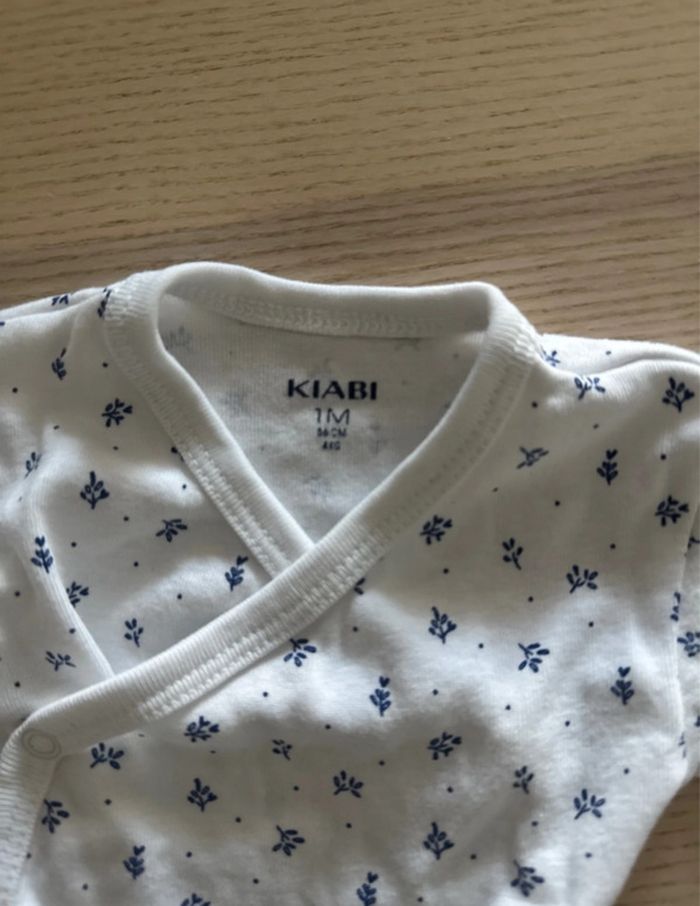 Lot 2 Bodies blanc et bleu kiabi 1 mois - photo numéro 4