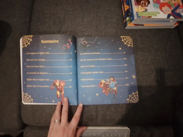 Livre enfant - 12 Histoires de super héros - Marvel Avengers Spiderman - photo numéro 5