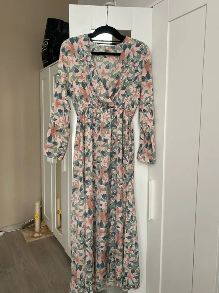 Robe cache-coeur fleurie