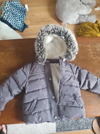 Manteau taille 12 mois avec moufles pression