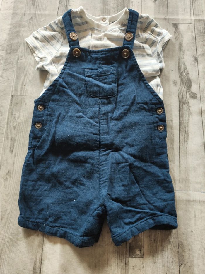 Salopette avec t shirts 9 mois