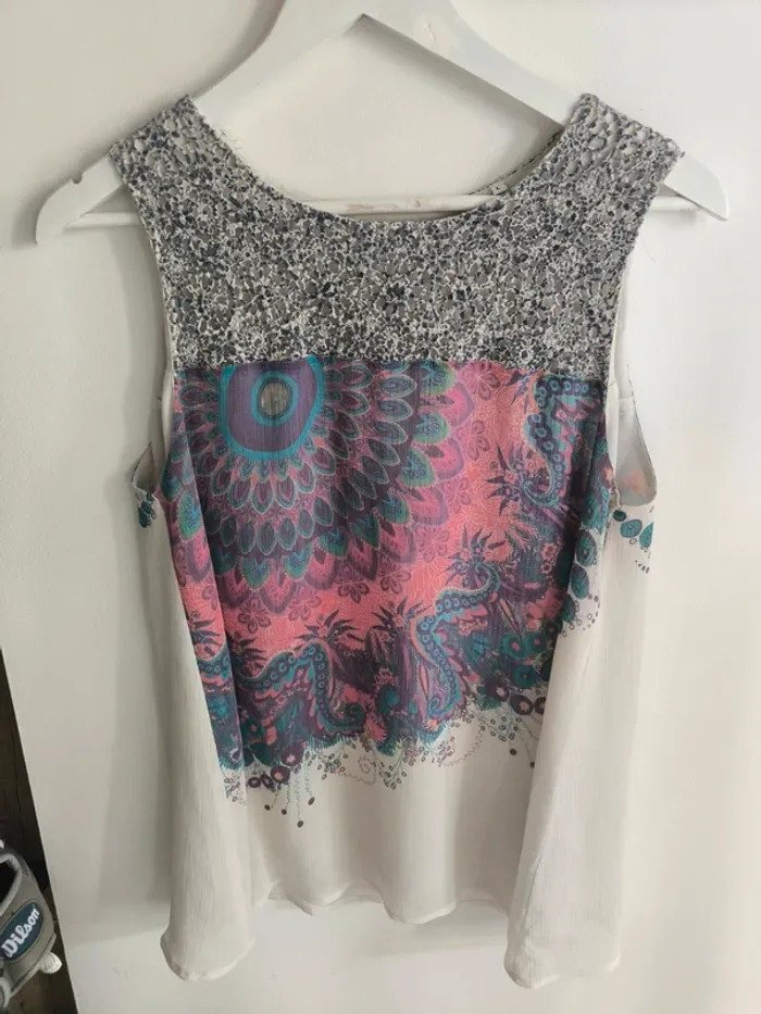 Haut blanc & rose bleu Desigual
